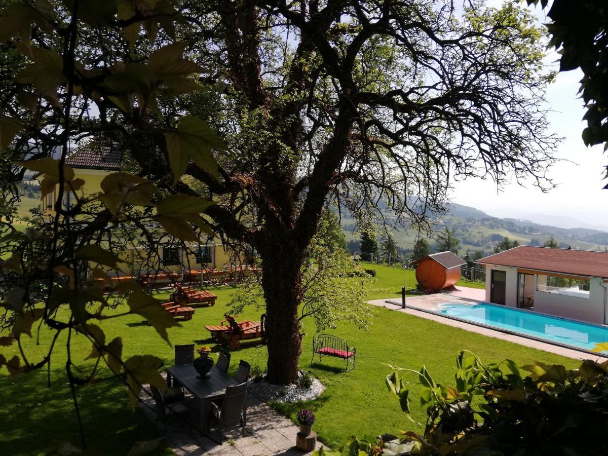 Liebenfels Hochleben-Chalets Am Erlebnisbauernhof Steinerhof מראה חיצוני תמונה